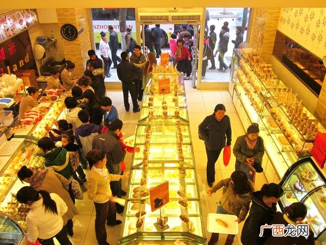 开蛋糕店赚钱吗-,一个蛋糕店一年能挣多少钱