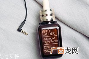 雅诗兰黛精华液哪款好？使用区域和护肤重点不一样