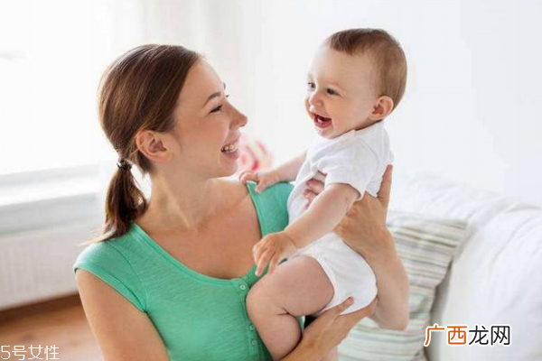 婴儿干性湿疹怎办教你如何区分湿疹