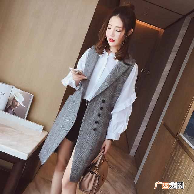 西装马甲配什么衣服好看（女生西装马甲怎么搭