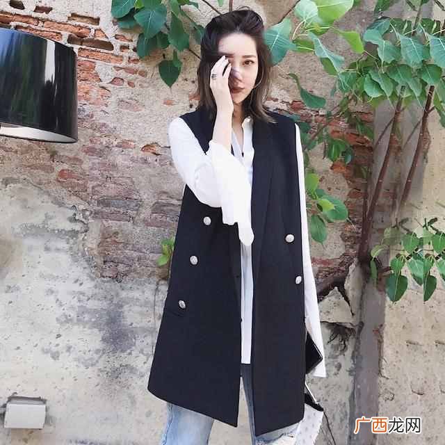 西装马甲配什么衣服好看（女生西装马甲怎么搭