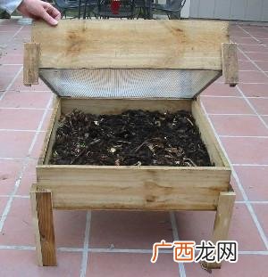 养殖蚯蚓的方法 家庭蚯蚓养殖视频