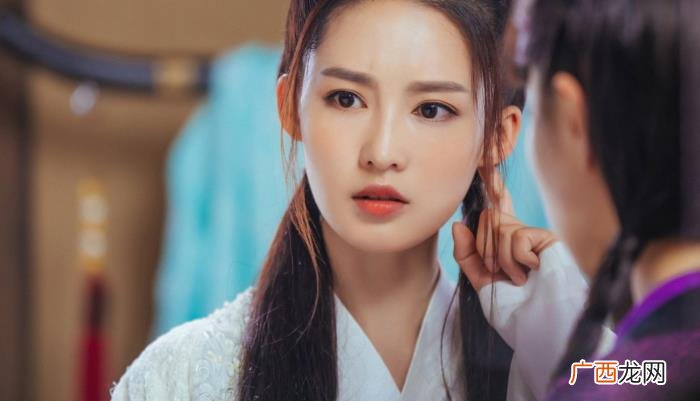 肖战李沁机场，肖战机场遇到李沁