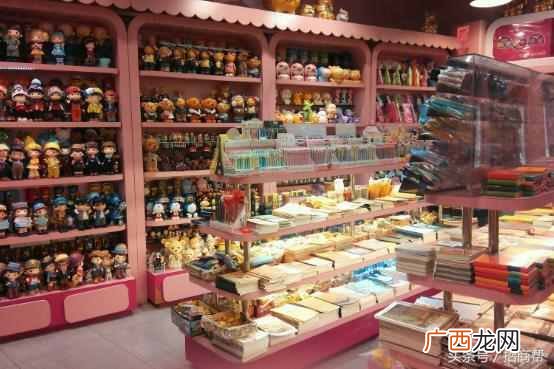 在学校旁边卖什么挣钱(学校附近适合开什么店