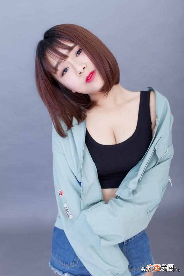 运动裤女配什么上衣（运动裤搭配什么上衣好看