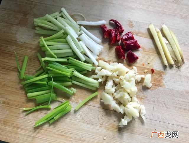 火锅底料都用了哪些配料（自己在家怎么制作好