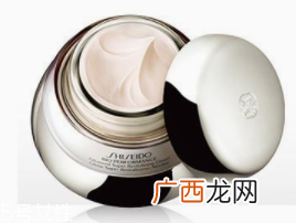 补水面霜哪个牌子好用？补水面霜还是大牌好