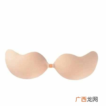 一字肩里面穿什么衣服好看（一字肩的衣服里面