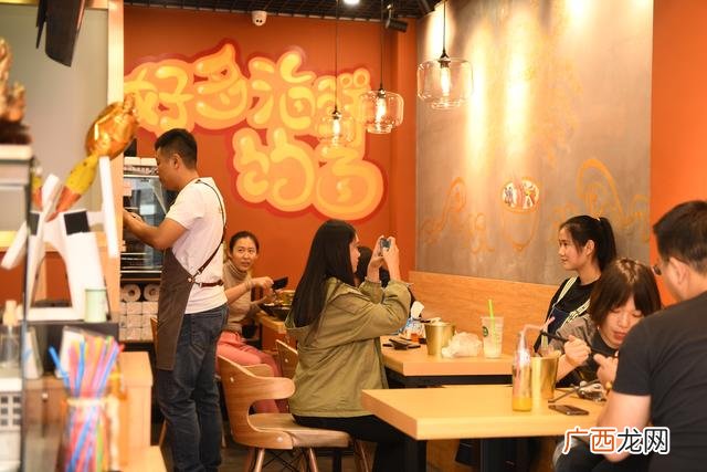开一家小店需要多少钱,开一个小吃店大概需要多少钱