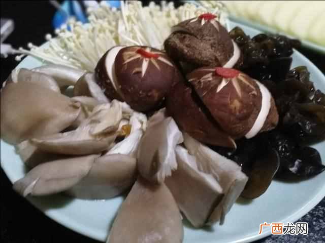 木桶滋滋锅能做什么菜（木桶滋滋锅是哪个地方