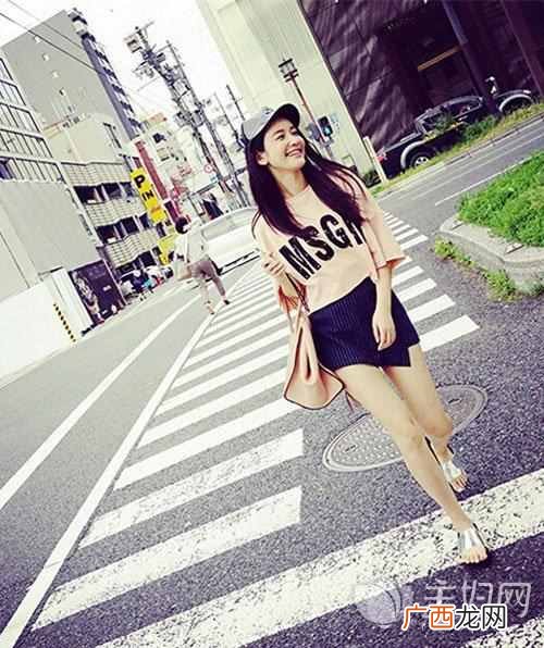 粉色衣服配什么裙子（夏季粉色上衣搭什么下装