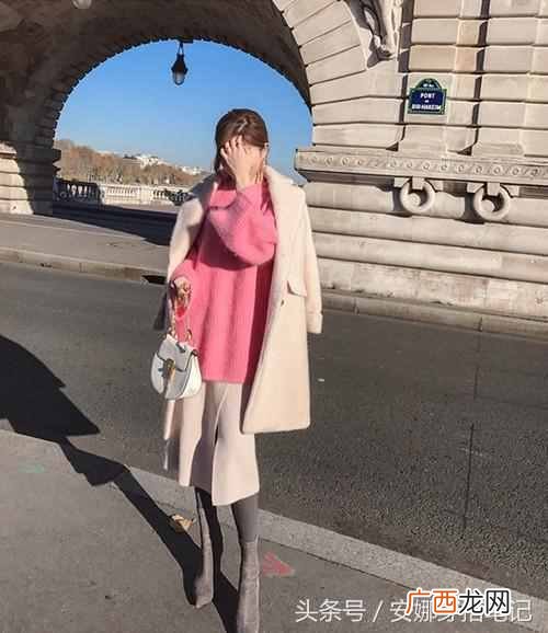 粉色大衣里面搭配什么颜色（粉色和哪些颜色搭
