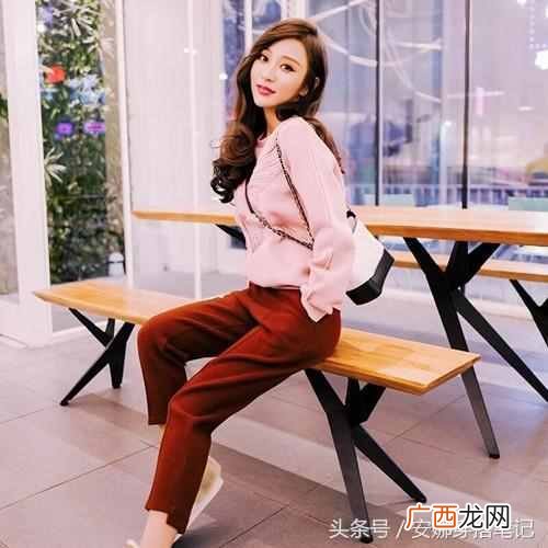 粉色大衣里面搭配什么颜色（粉色和哪些颜色搭