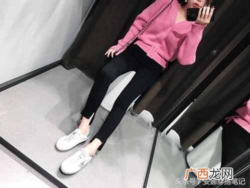 粉色大衣里面搭配什么颜色（粉色和哪些颜色搭