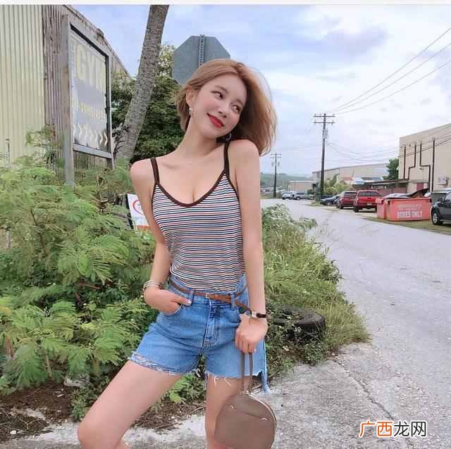 短发女生穿衣搭配技巧 女生短发配什么衣服