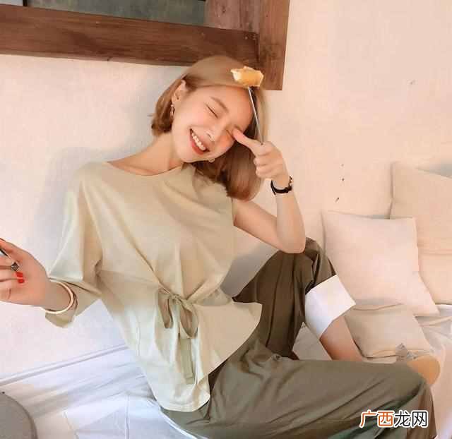 短发女生穿衣搭配技巧 女生短发配什么衣服