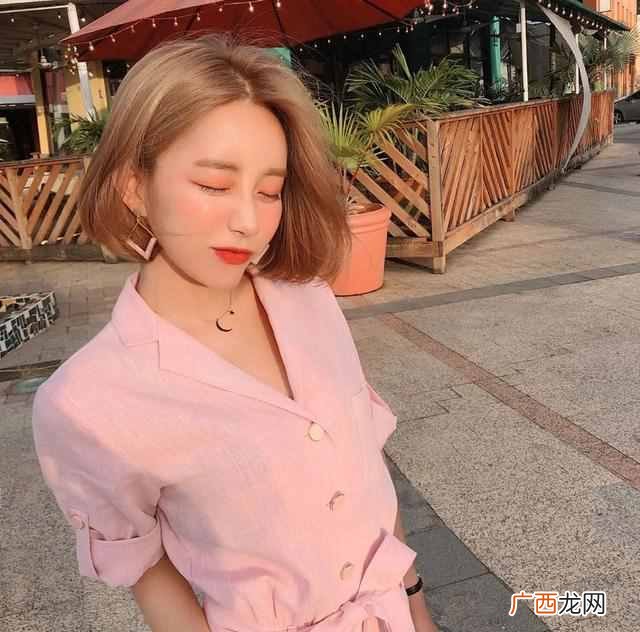 短发女生穿衣搭配技巧 女生短发配什么衣服