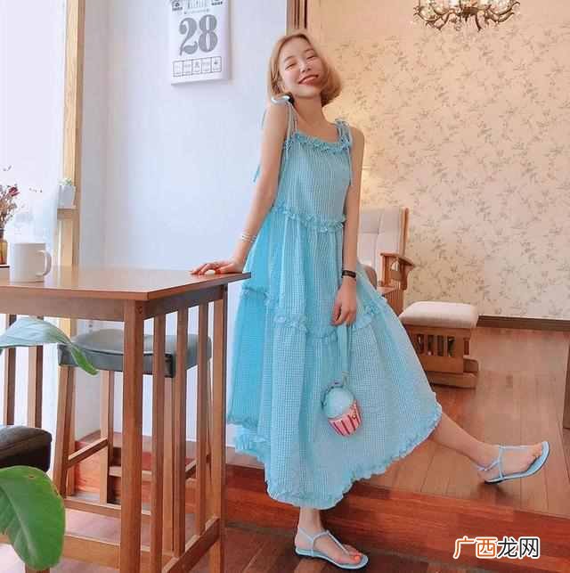 短发女生穿衣搭配技巧 女生短发配什么衣服