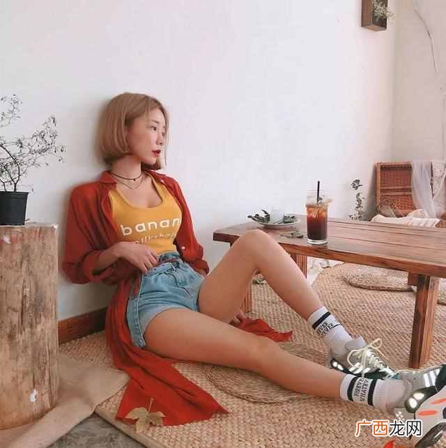 短发女生穿衣搭配技巧 女生短发配什么衣服