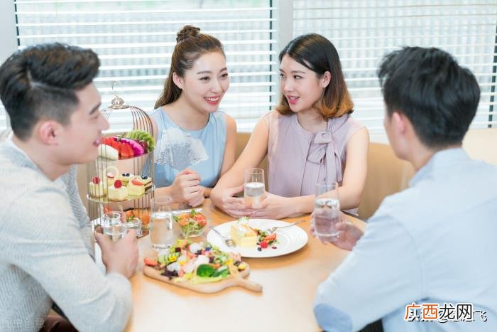 女生跟相亲对象聊天聊什么，相亲时跟女生聊什么