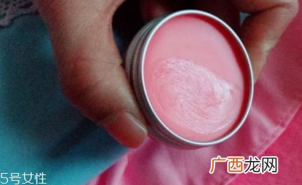润唇膏保质期是多久?过期的润唇膏不建议使用