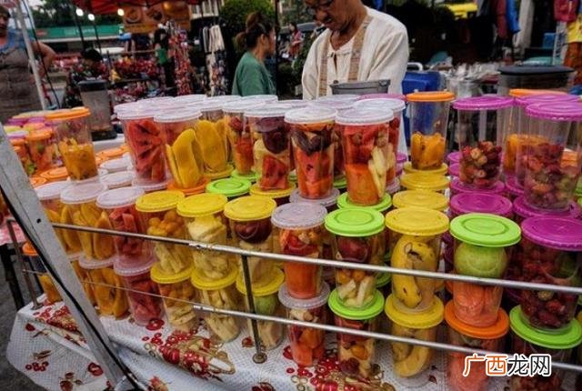 做什么小吃简单挣钱,想开个小吃店哪种小吃比较火