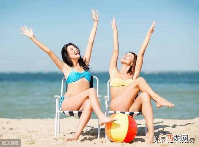 女生游泳应该穿什么好（夏季游泳怎么选择泳衣