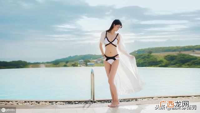 女生游泳应该穿什么好（夏季游泳怎么选择泳衣
