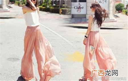 小背心要配什么裤子（夏季女生小背心搭配什么