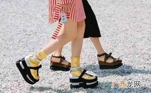 腿粗短穿什么单鞋好看吗（夏季小个子女生穿什