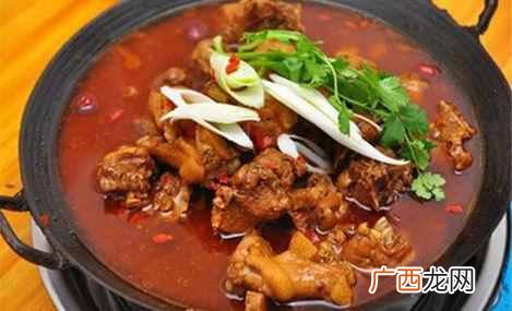 铁锅柴鸡放什么香料（在家自己怎么做铁锅柴鸡