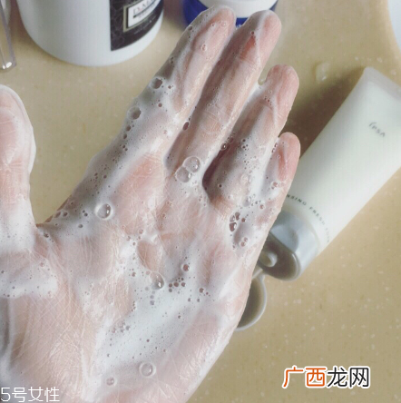ipsa洗面奶和雅诗兰黛洗面奶哪个好用