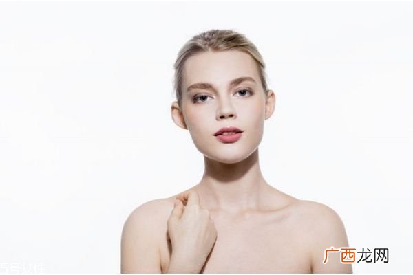 有颈纹是怎么回事？不良习惯加速颈部肌肤衰老