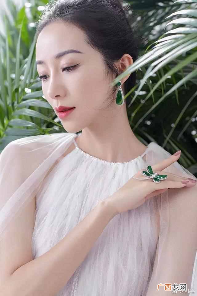 蓝宝石配什么颜色衣服（珠宝和衣服应该怎么搭