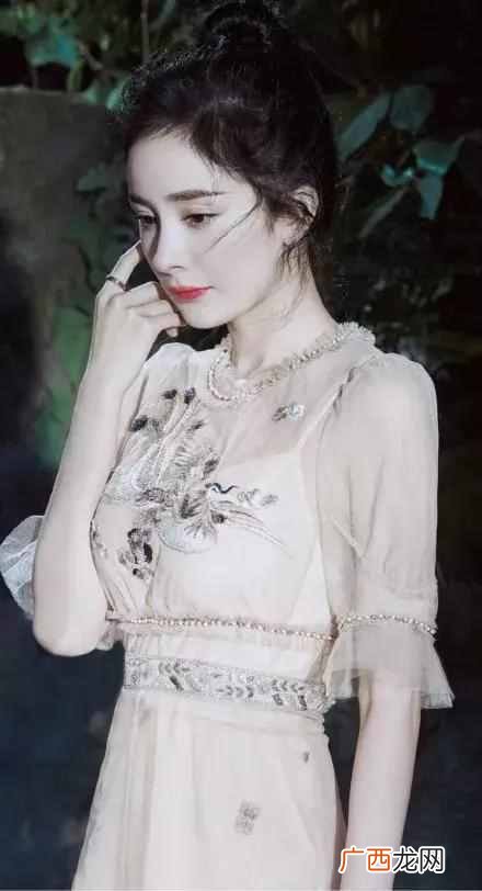 蓝宝石配什么颜色衣服（珠宝和衣服应该怎么搭