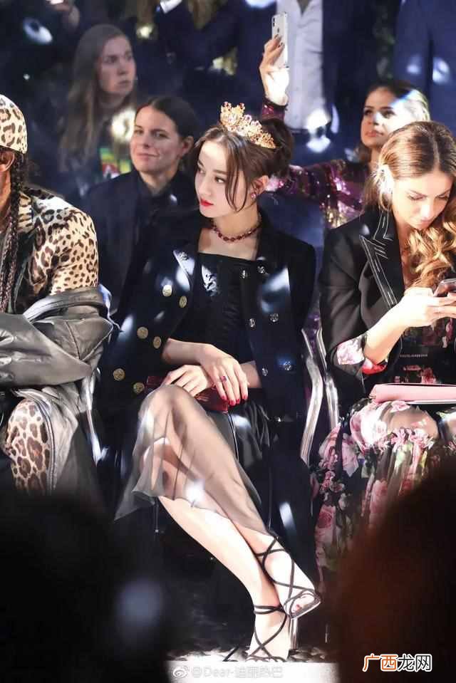 蓝宝石配什么颜色衣服（珠宝和衣服应该怎么搭