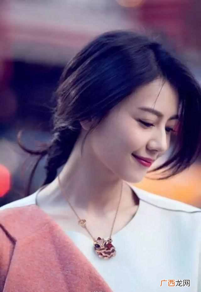蓝宝石配什么颜色衣服（珠宝和衣服应该怎么搭