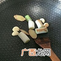 小鸡炖蘑菇