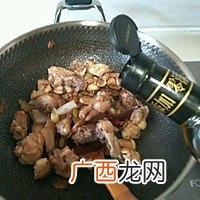 小鸡炖蘑菇