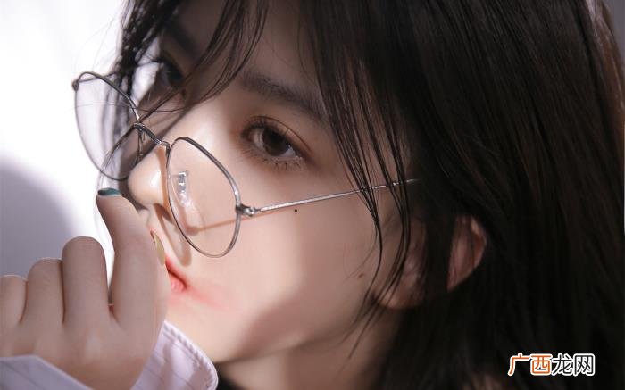 如何和女孩子聊天找共同话题，你跟心仪女生聊天时