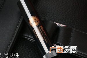 唇膏可以祛痘吗？小心致痘风险