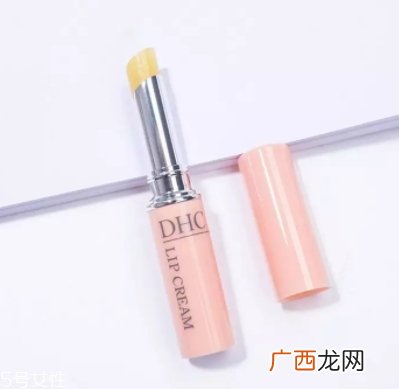 润唇膏和润唇啫喱的顺序和区别