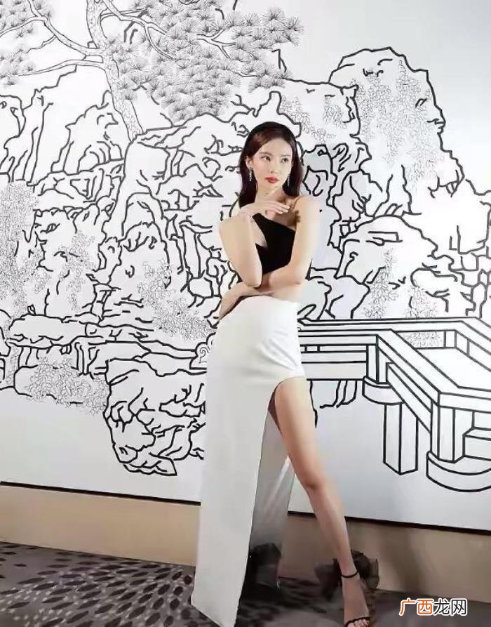 金晨身材比例好吗,金晨又成功穿出三七分比例身材