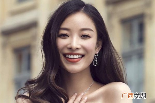 坐椅子深蹲瘦身法强心肺打造瘦子体质