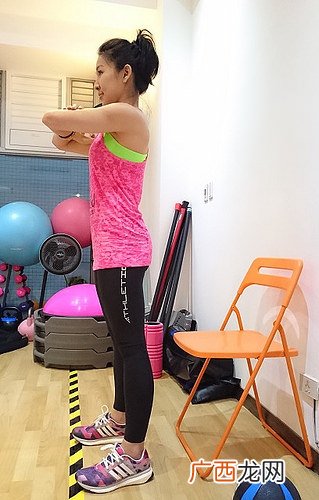 深蹲的标准动作深蹲膝盖会痛该怎么办