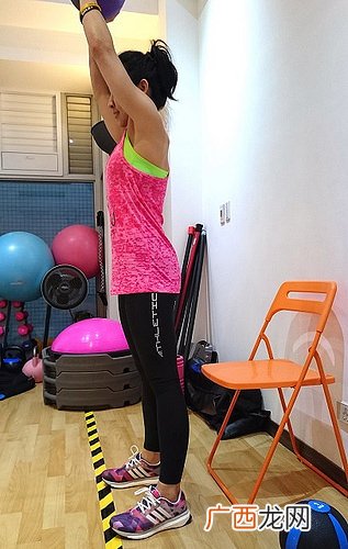 深蹲的标准动作深蹲膝盖会痛该怎么办