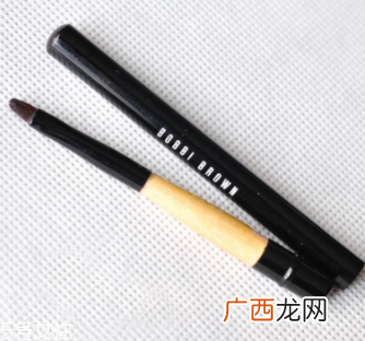 送闺蜜新年礼物怎么挑选？送这些美妆产品她会尖叫