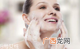 洁面乳和洗面奶是一种产品吗？洗面奶适合干皮