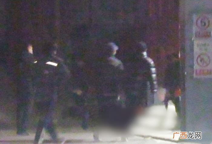 易烊千玺家里图片，易烊千玺结束拍摄返回家中