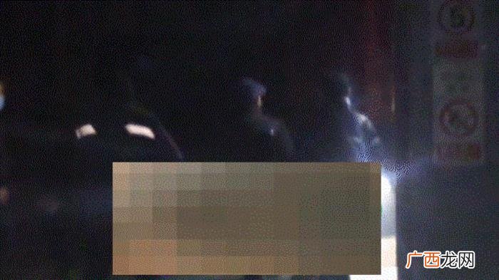 易烊千玺家里图片，易烊千玺结束拍摄返回家中